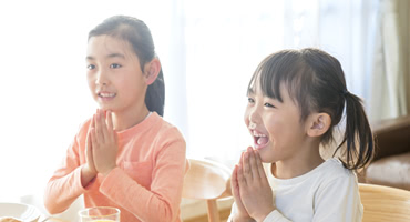 食事だけではカルシウム不足!子どものおやつには小魚を与えましょう