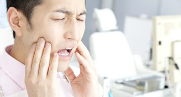 口の渇きが気になる！ドライマウス対策におすすめの食べ物は？